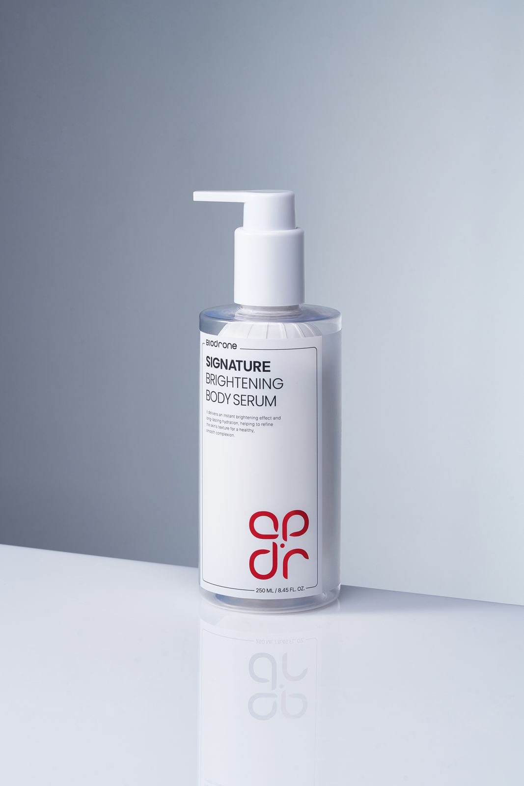 BIODRONE · 스킨케어 제품촬영 — 그레이 그라데이션 배경, 단독 펌프 용기컷