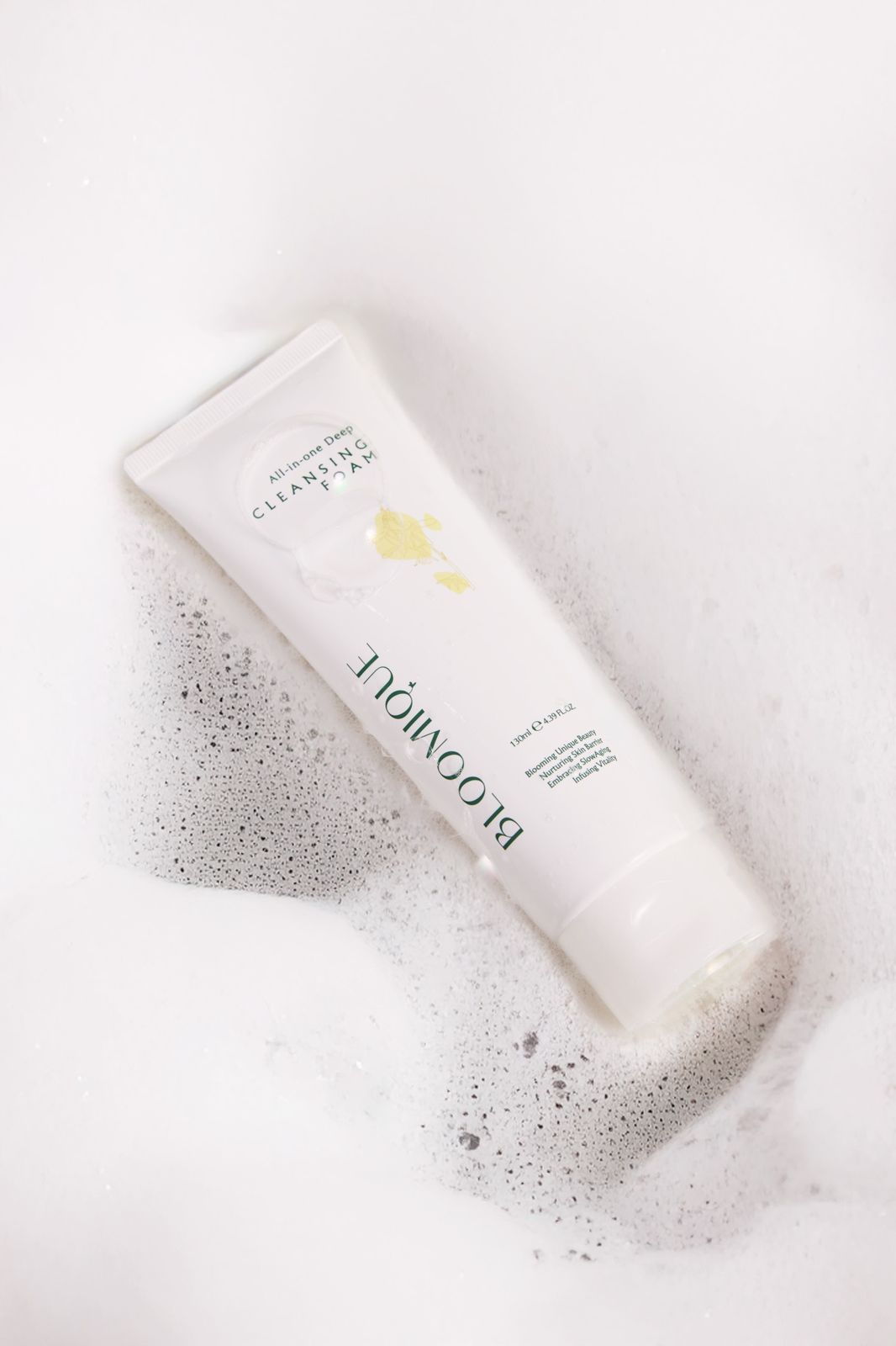 BLOOMIQUE · 마이크로바이옴 클렌징폼 제품 촬영 컷