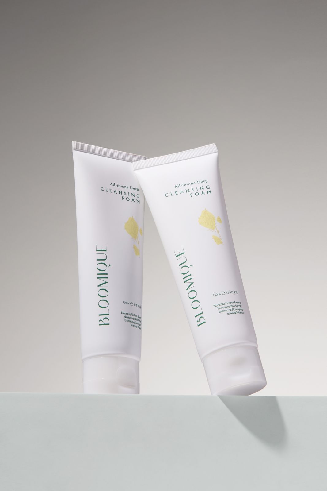 BLOOMIQUE · 마이크로바이옴 클렌징폼 제품 촬영 컷