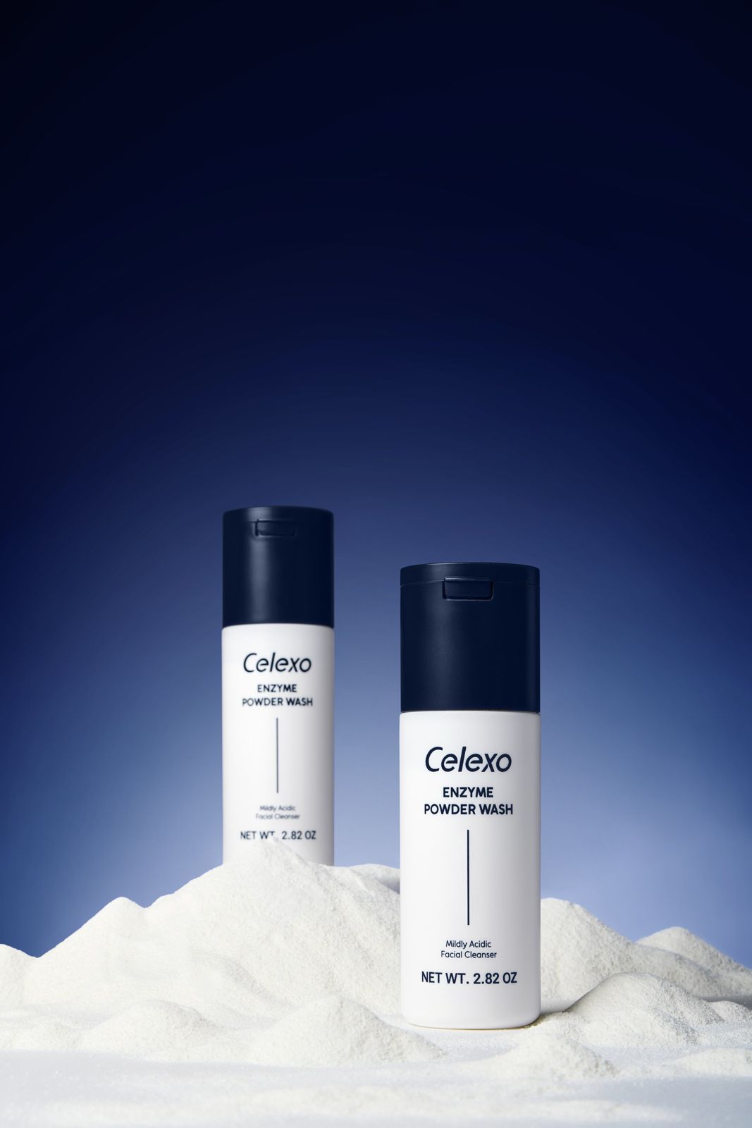 Celexo · 엑소테라피 스킨케어 — 제품 2개를 자체 파우더로 쌓은 언덕 위에 세운 연출컷, 블루 배경