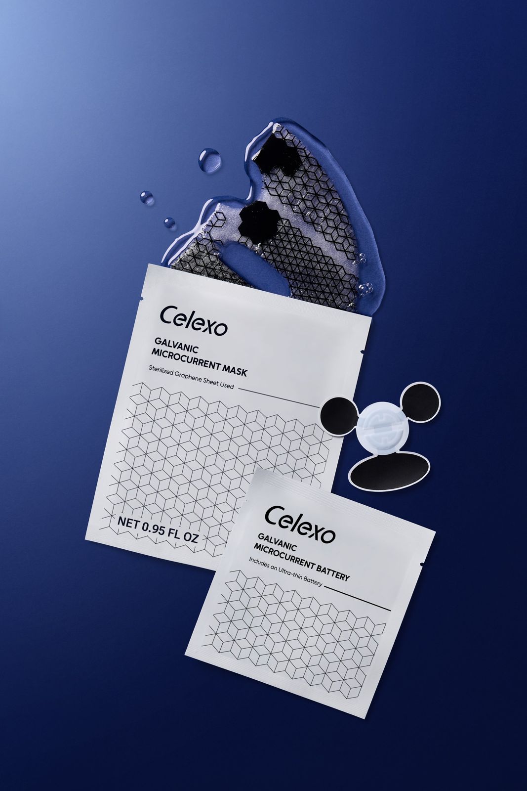 Celexo · 엑소테라피 스킨케어 — 갈바닉 마이크로커런트 마스크와 배터리 패드를 물방울과 함께 배치한 연출컷, 블루 배경