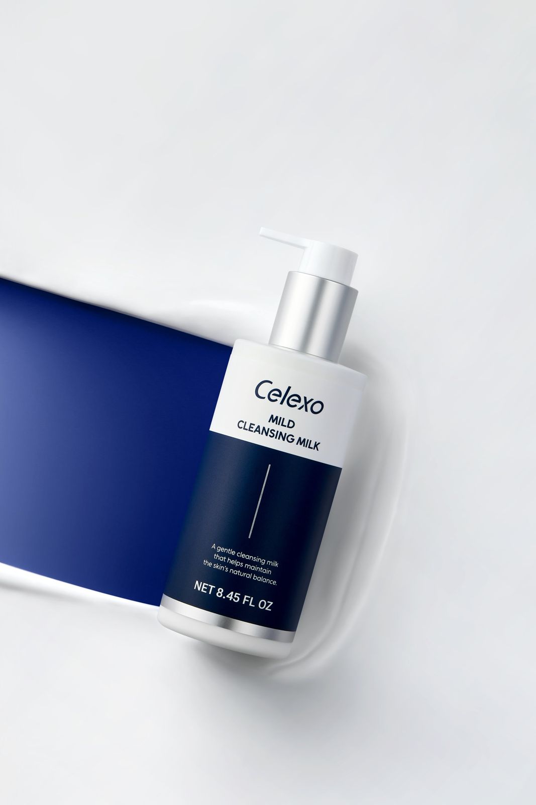 Celexo · 엑소테라피 스킨케어 — 클렌징 밀크 제품을 기울여 세운 기본 제품컷, 화이트·블루 배경