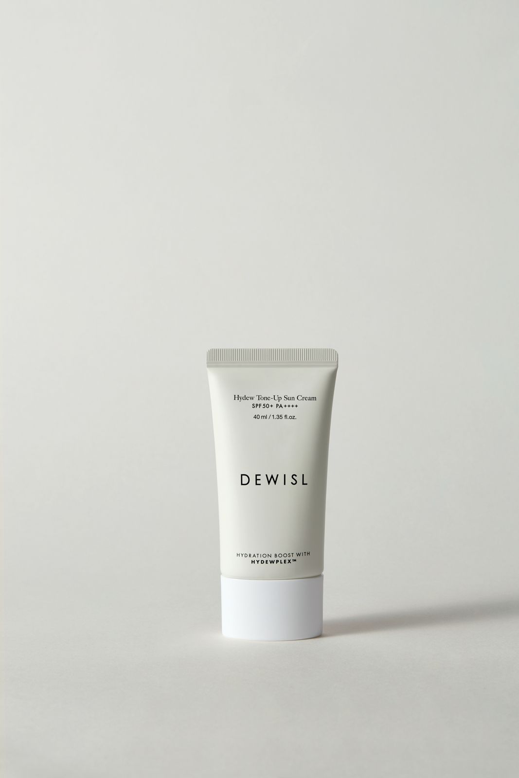DEWISL · 제품촬영 — 단독 제품컷, 연한 그린 배경