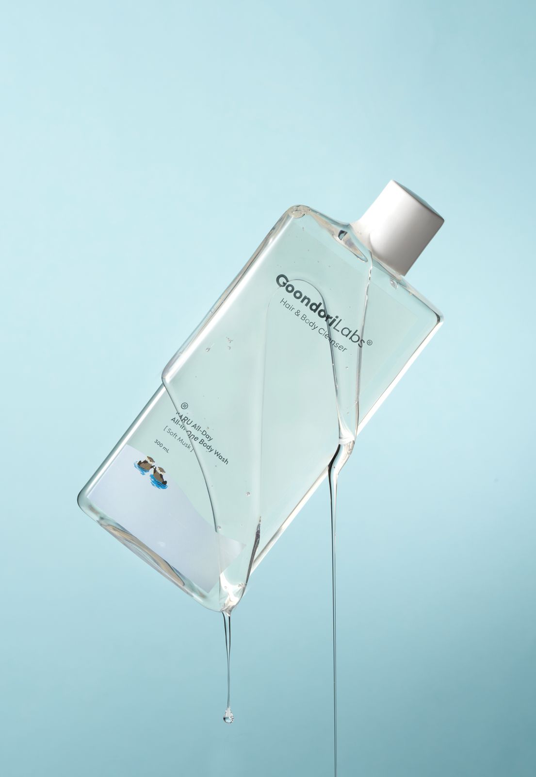 Goondori Labs · 제품촬영 — 바디워시 기울어진 채 액체 흘러내림