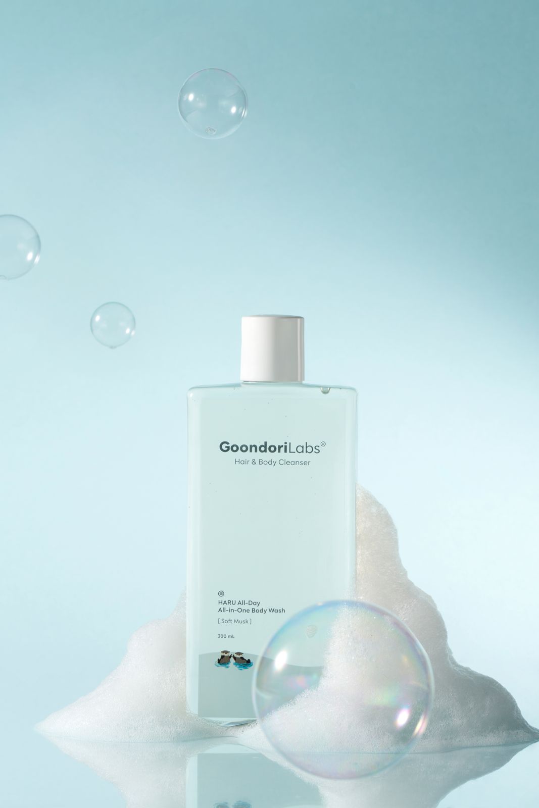 Goondori Labs · 제품촬영 — 바디워시 + 거품 더미·비눗방울 연출
