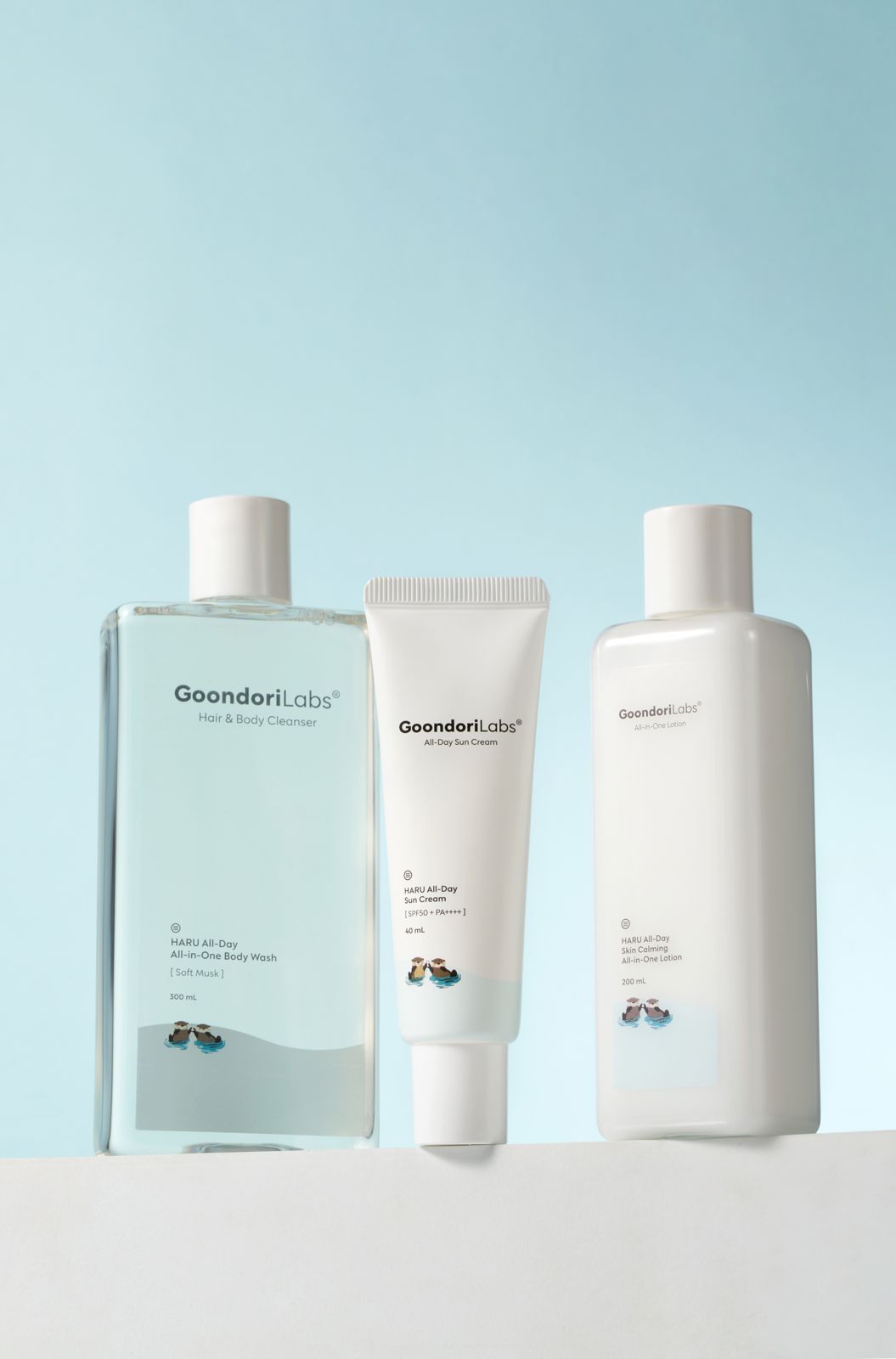 Goondori Labs · 제품촬영 — 3종 라인업, 흰 선반 위