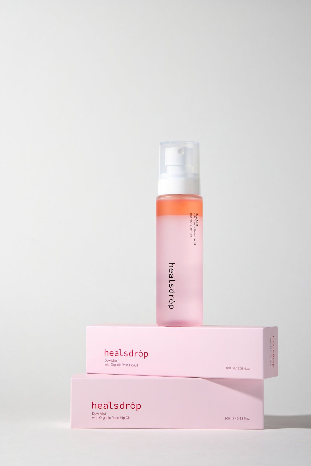 HEALSDROP · 미스트 — 패키지 박스 2개를 쌓아올린 위에 제품을 세운 기본 제품컷, 화이트 배경