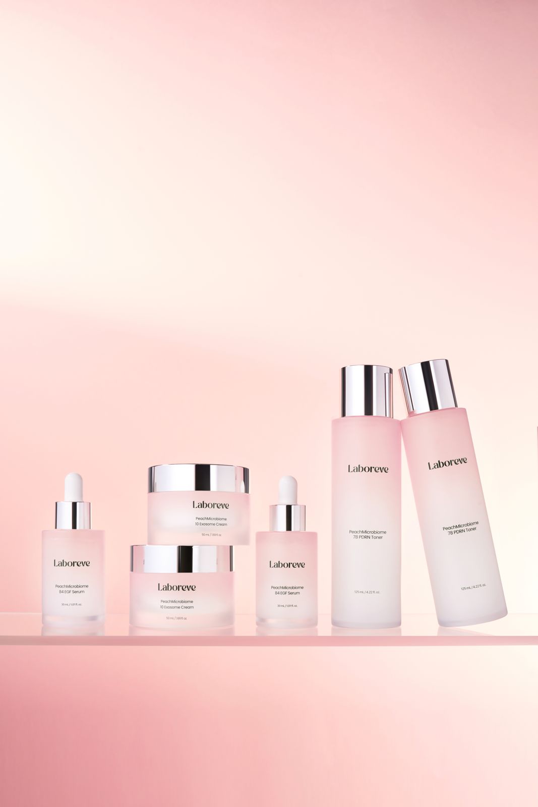 LABOREVE · 크림 — EGF 세럼·PDRN 토너와 함께 유리 선반에 진열한 풀 라인업 그룹컷