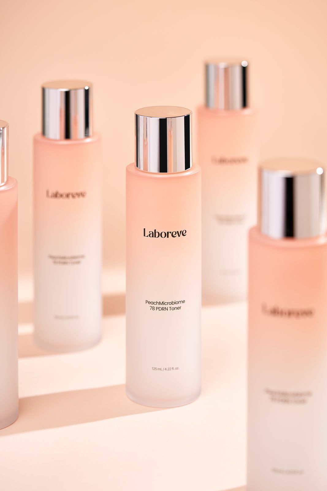 LABOREVE · PDRN 토너 — 여러 병을 진열한 그룹컷
