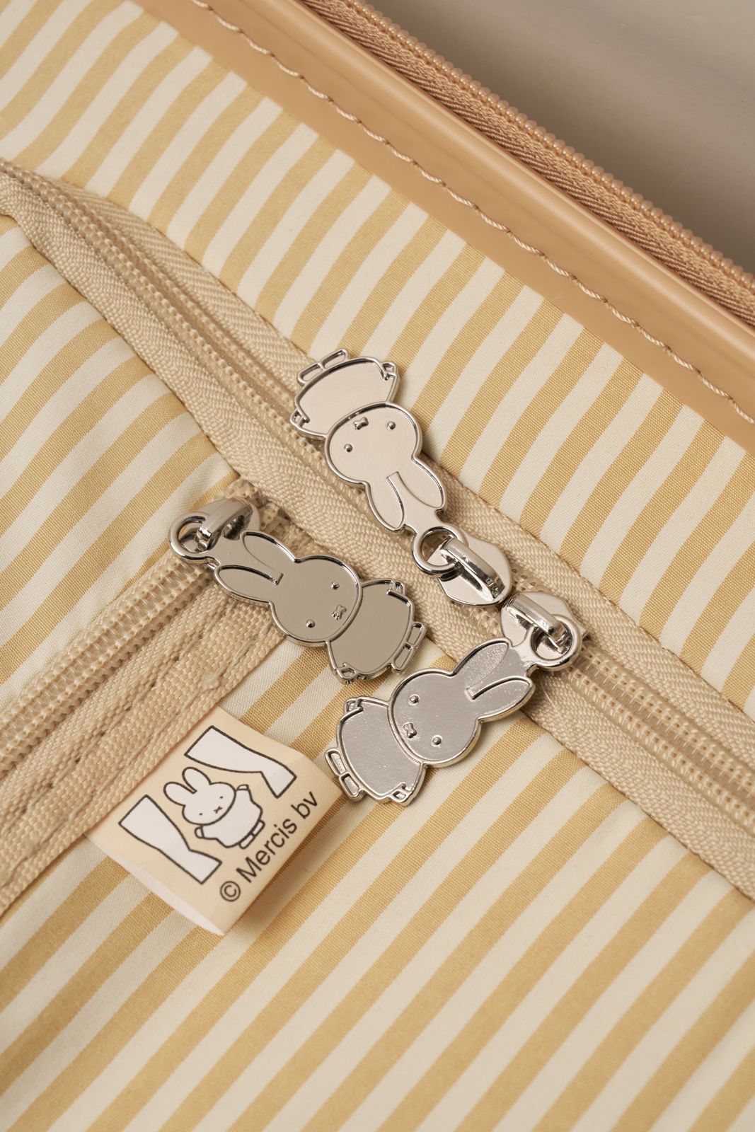 MIFFY · 미피 빈티지 라인 캐리어 제품 촬영 컷