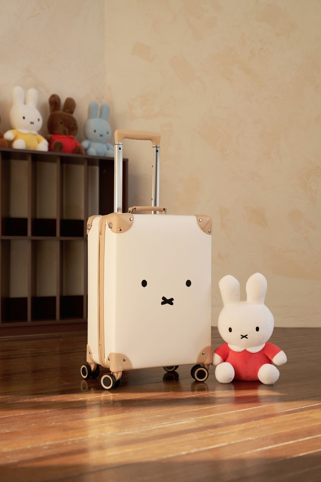 MIFFY · 미피 빈티지 라인 캐리어 제품 촬영 컷
