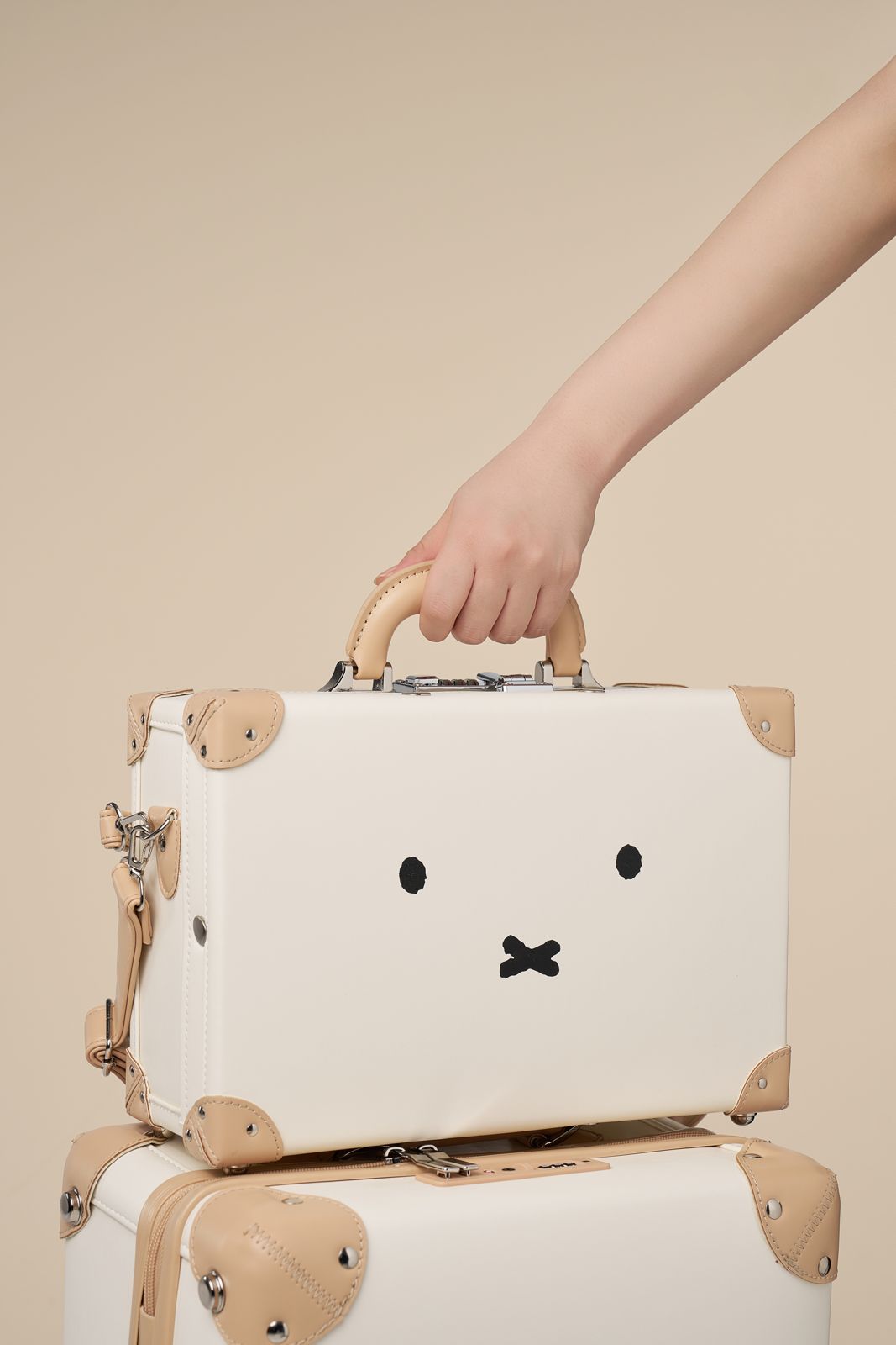 MIFFY · 미피 빈티지 라인 캐리어 제품 촬영 컷