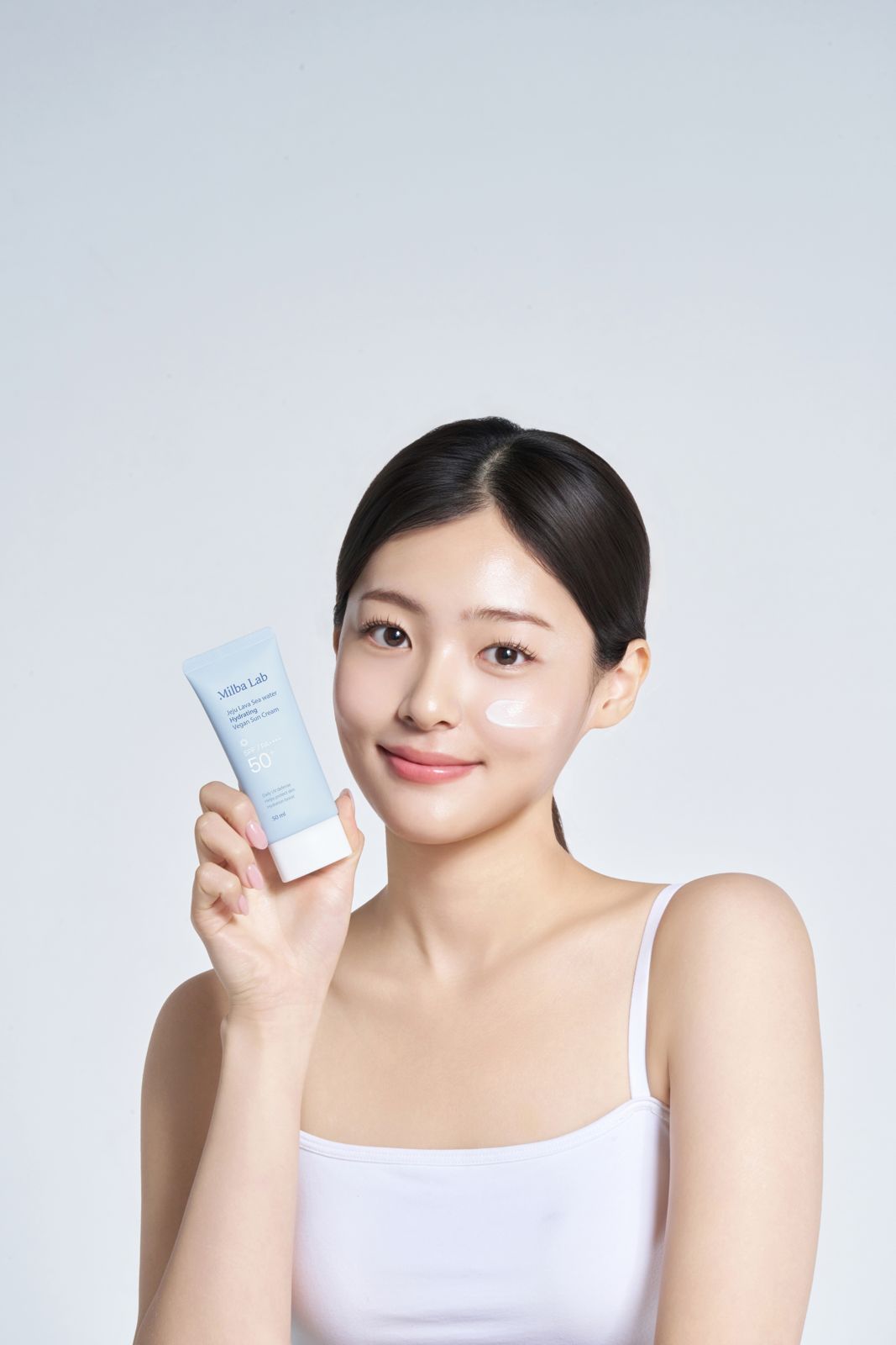 MILBALAB · 제주 라바씨워터 하이드레이팅 비건 선크림 제품 촬영 컷