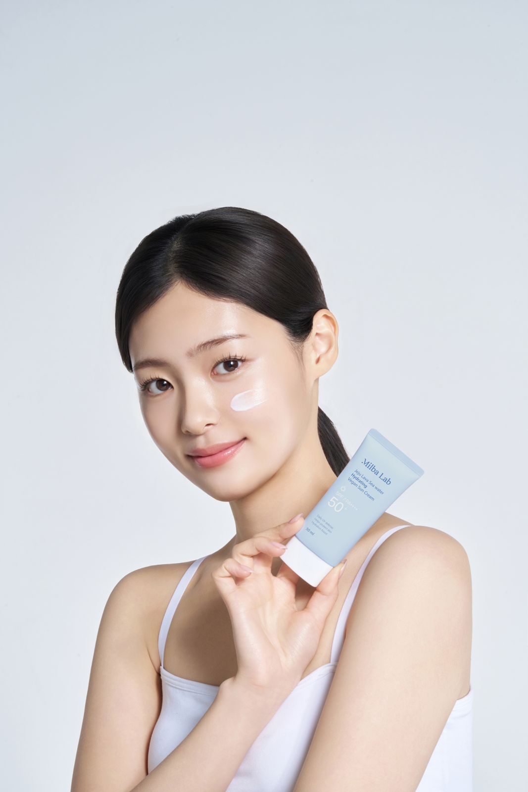 MILBALAB · 제주 라바씨워터 하이드레이팅 비건 선크림 제품 촬영 컷