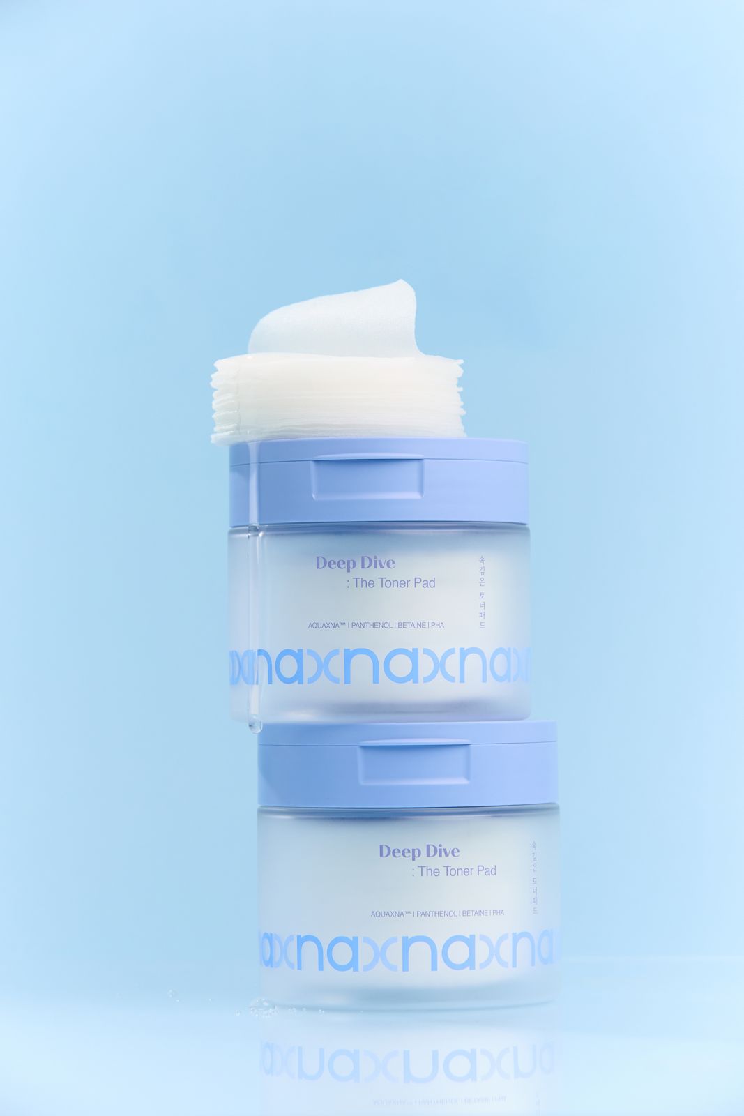 NAXNA · 제품촬영 — 용기 2개를 쌓고 위에 토너패드를 올린 컷