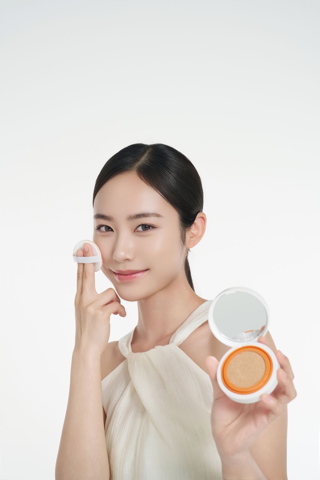 NEXTREE · 스킨케어 · 메이크업 (모델컷) — 쿠션 컴팩트(오픈, 퍼프) 볼 터치