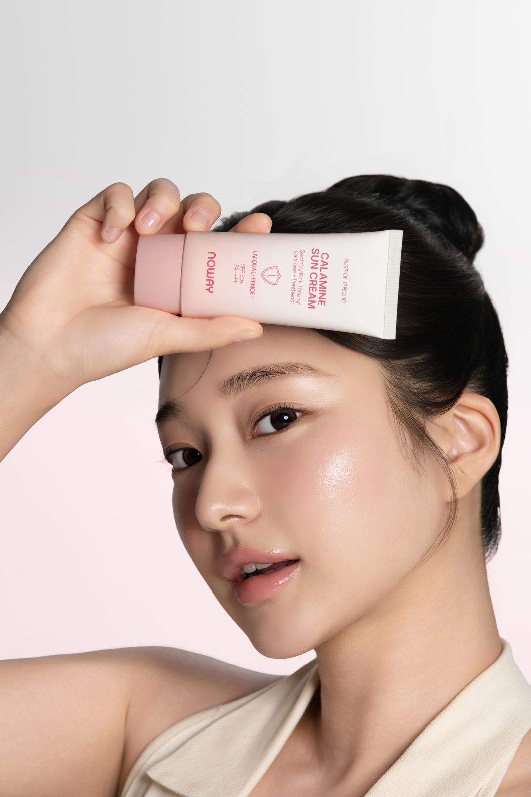 NOWAY · 칼라민 진정 핑크 톤업 선크림 (모델컷) 모델 컷