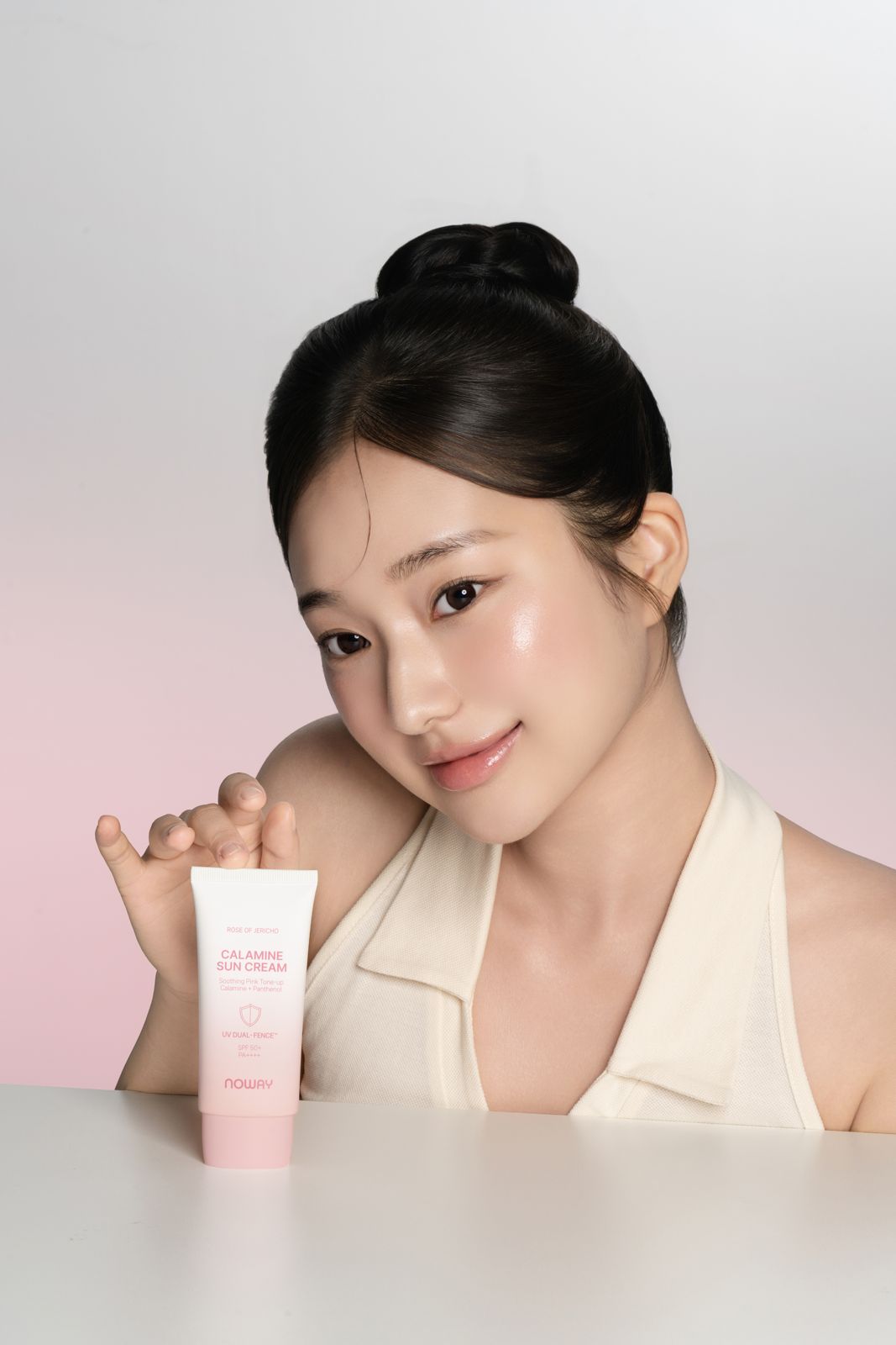 NOWAY · 칼라민 진정 핑크 톤업 선크림 (모델컷) 모델 컷