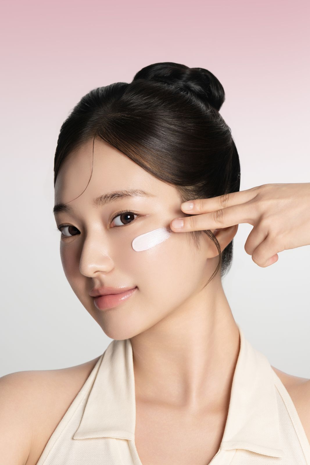 NOWAY · 칼라민 진정 핑크 톤업 선크림 (모델컷) 모델 컷