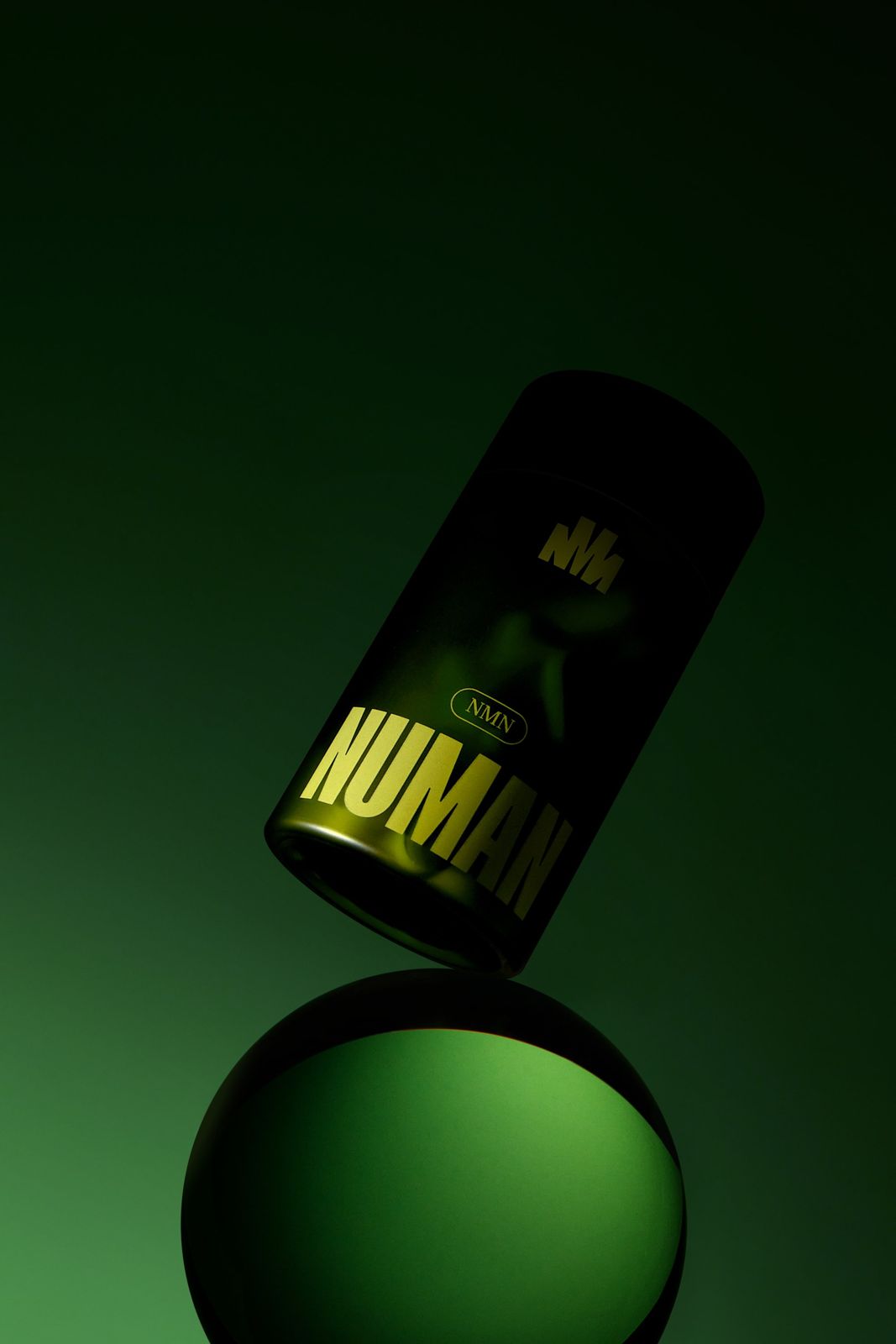 NUMAN · 건강기능식품 — 제품을 크리스탈 볼 위에 띄운 듯 배치한 연출컷, 그린 그라데이션 배경