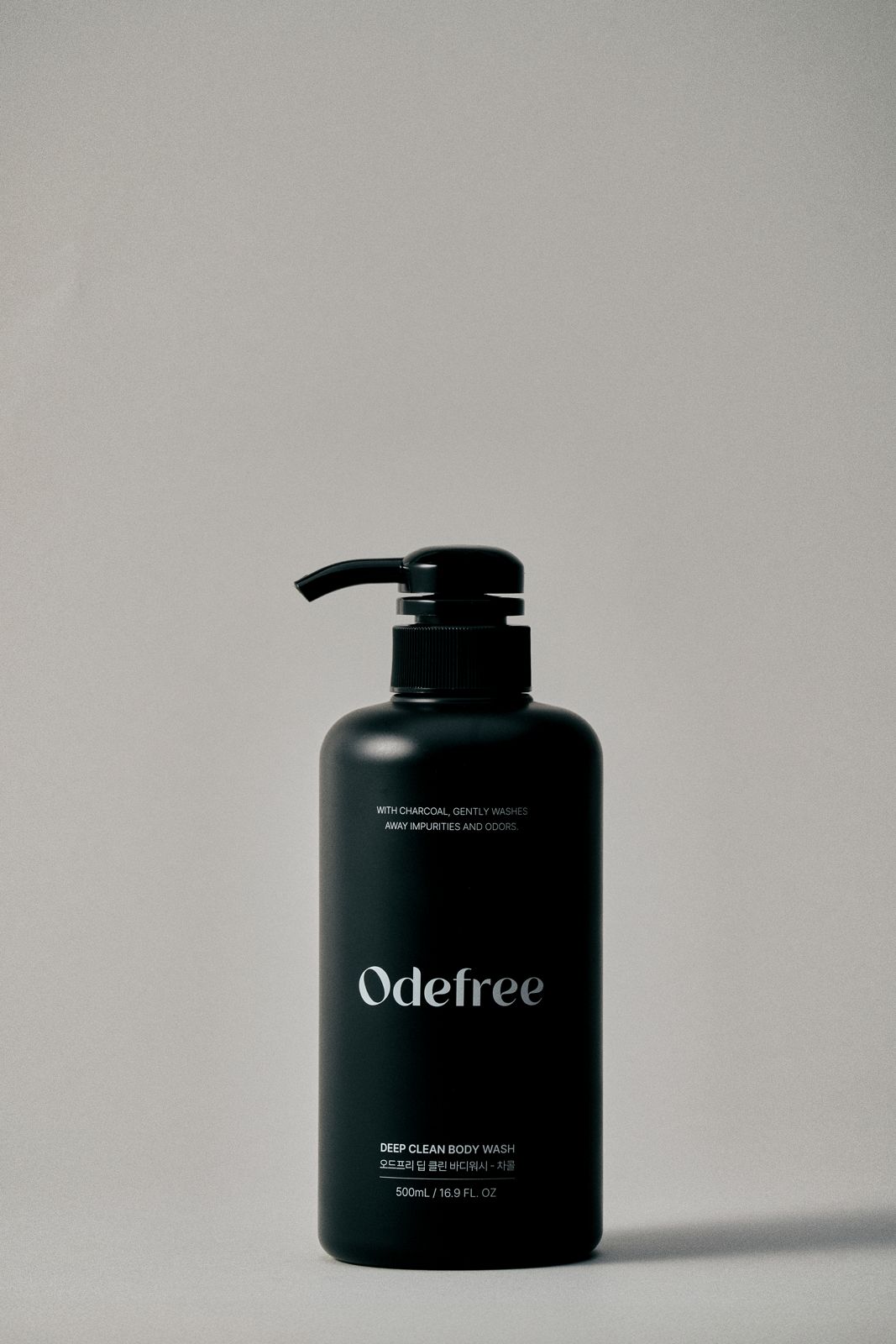 ODEFREE · 바디워시 — 그레이 배경, 단독 펌프 용기컷