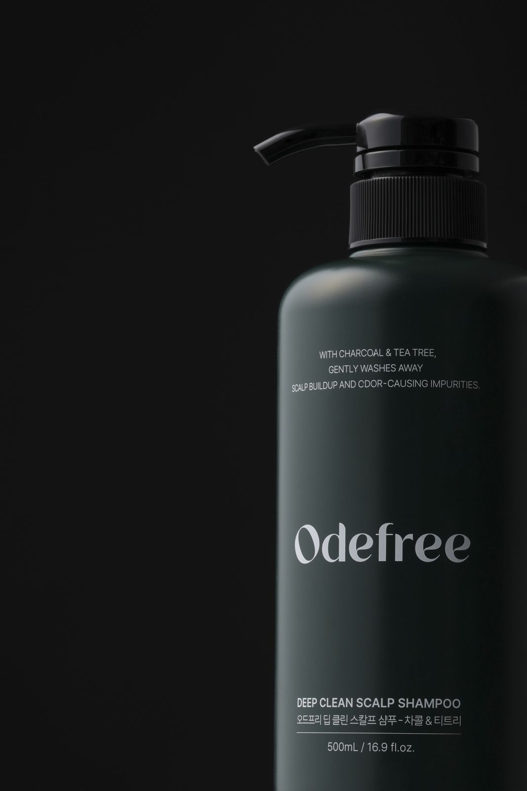 ODEFREE · 샴푸 — 블랙 배경, 펌프 용기 클로즈업 컷