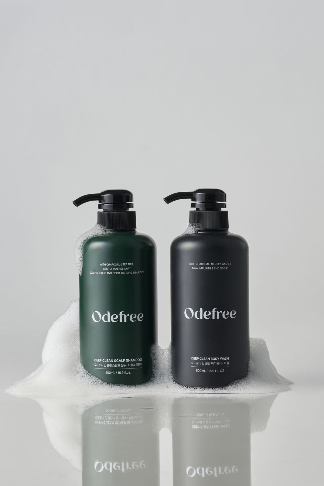 ODEFREE · 샴푸 — 샴푸와 바디워시를 나란히 놓고 거품을 배치한 컷