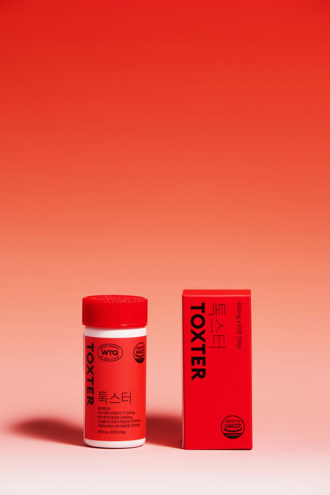 SH FOOD · 건강기능식품 — TOXTER(톡스터) 병+패키지 박스를 나란히 세운 단독컷, 레드 그라데이션 배경