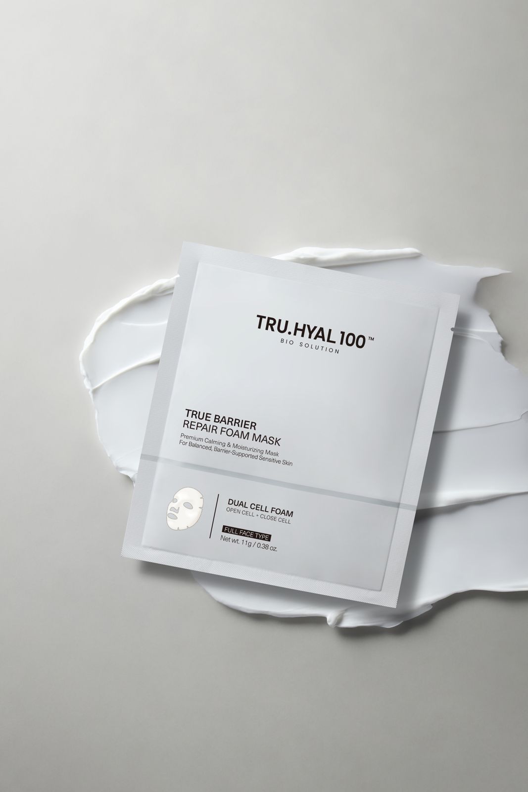 TRUHYAL100 · 제품촬영 — 제형 위에 파우치를 비스듬히 올린 연출컷