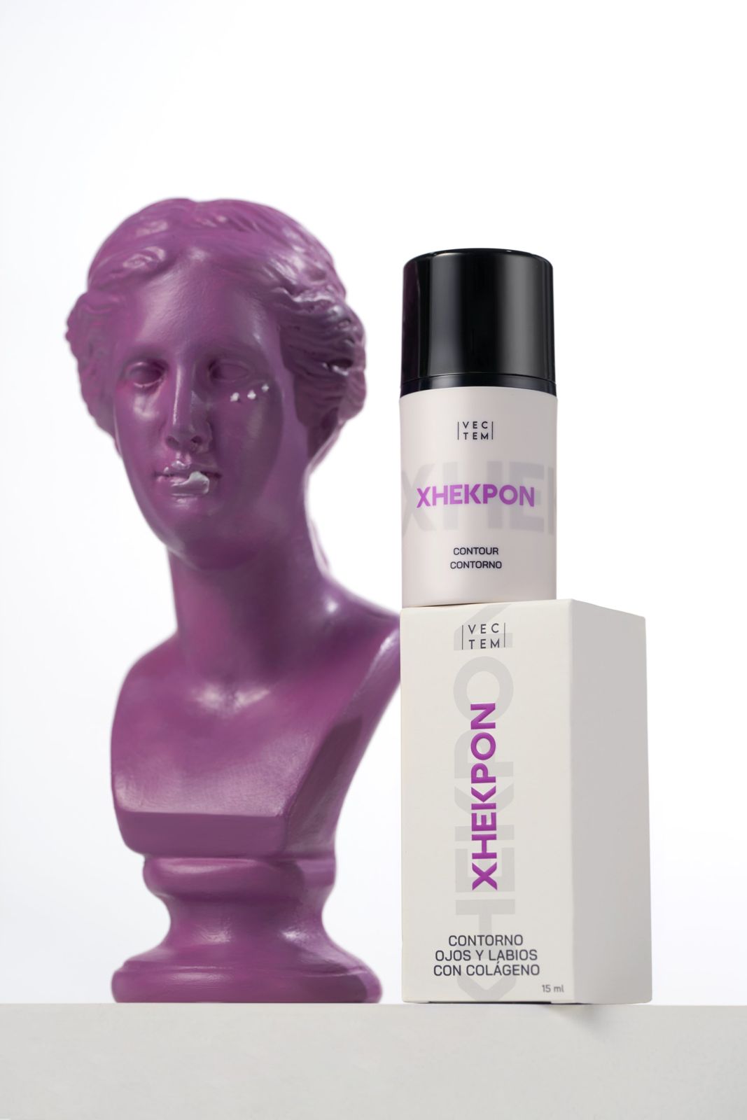 XHEKPON · 아이앤립크림 — 흉상 오브제 + 박스를 함께 배치한 화이트 배경 컷