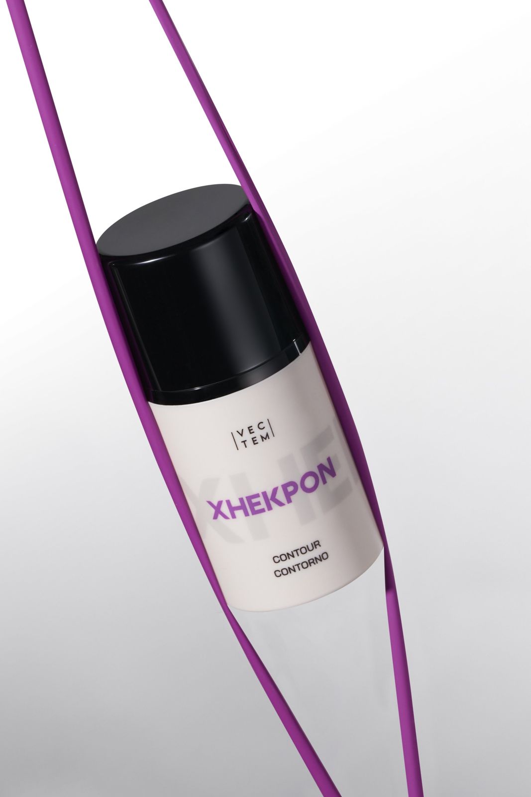 XHEKPON · 아이앤립크림 — 코드에 매달린 듯한 공중 연출 클로즈업