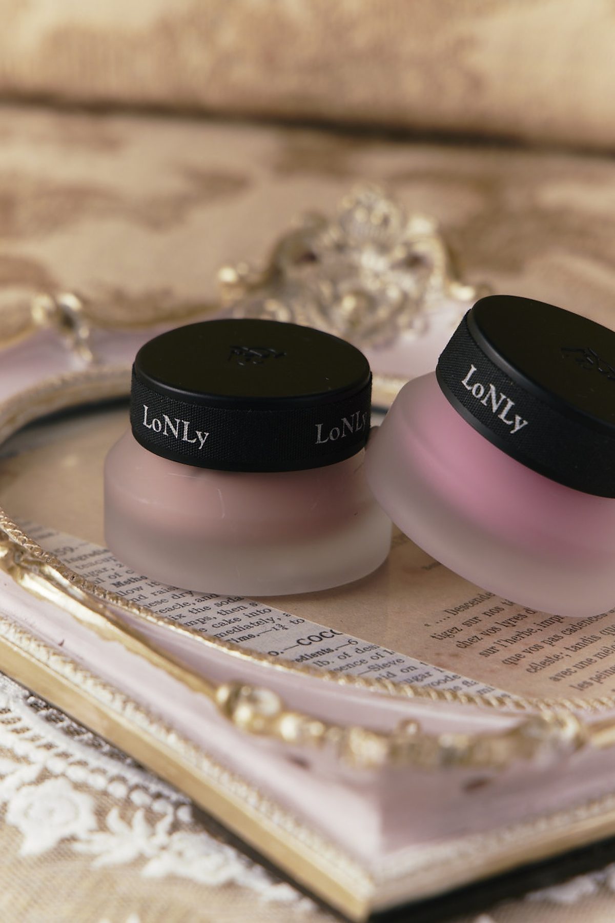 LoNLy Scintillante Highlight & Color Serum detail page design