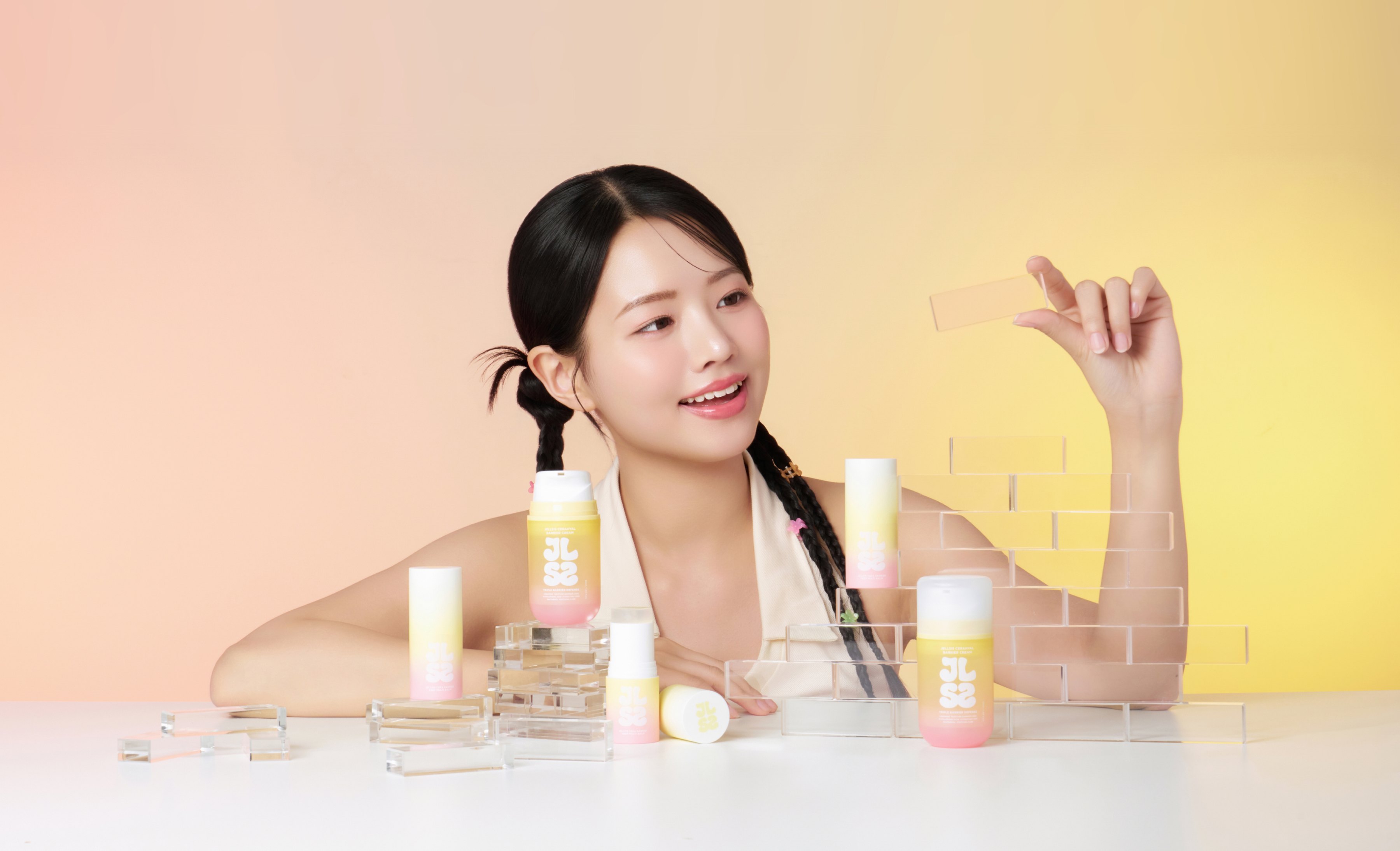 유리 블록과 젤시스 제품, 모델 화보